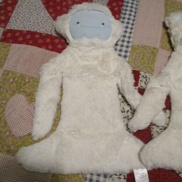 2 SLUMBERKINS YETI. Slumberkins Ivory Yeti w/Ice Blue Face Snuggler & Bear - Picture 2 of 4